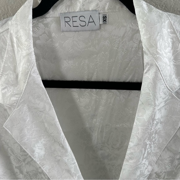 Resa Revolve perfect blouse in white - Picture 4 of 10